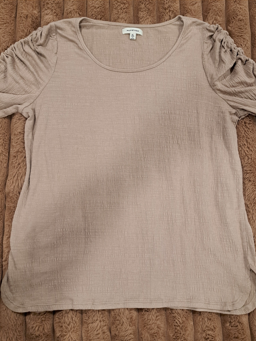 Max Studio Womans  Tan Ruched Sleeve Top Casual Basic Texured Boho Style